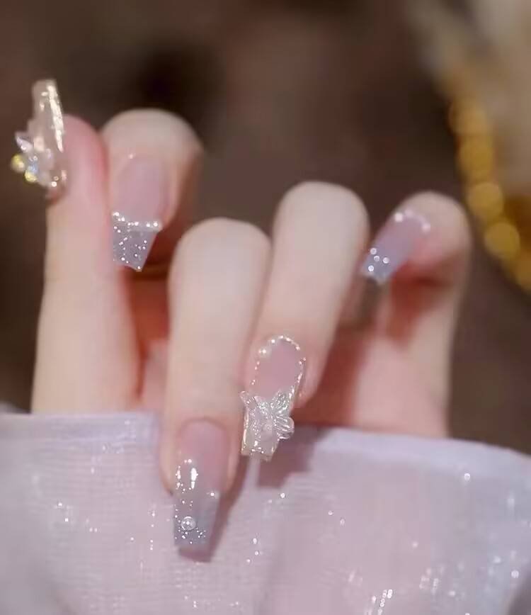 Short, elegant nail designs featuring minimalist styles like French tips, soft nude polish, and delicate gold accents on natural nails.