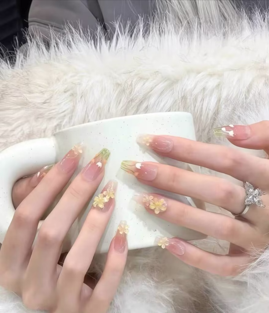 Short nails with simple manicure design, light color and minimalist accent, close-up shot on a hand.