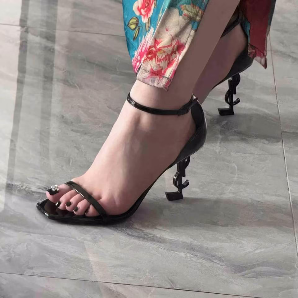 Luxury Toe Nail Trends featuring intricate gold foil accents, shimmering pearl embellishments, and a deep crimson ombré on perfectly pedicured toes.